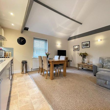 Arthurs Cottage -Charming Courtyard Cottage In The Heart Of Kendal, The Lake District Kültér fotó